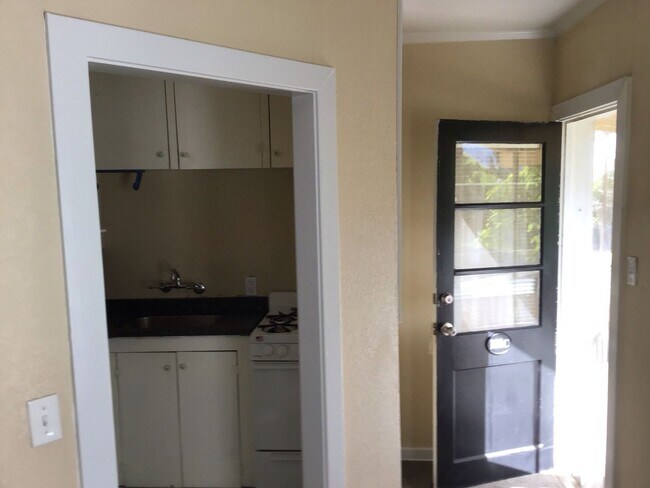 Photo - 101 W Main St Unidad 101 W. Main St.  C