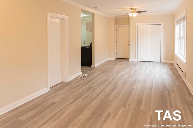 Photo - 624 W Roscoe St