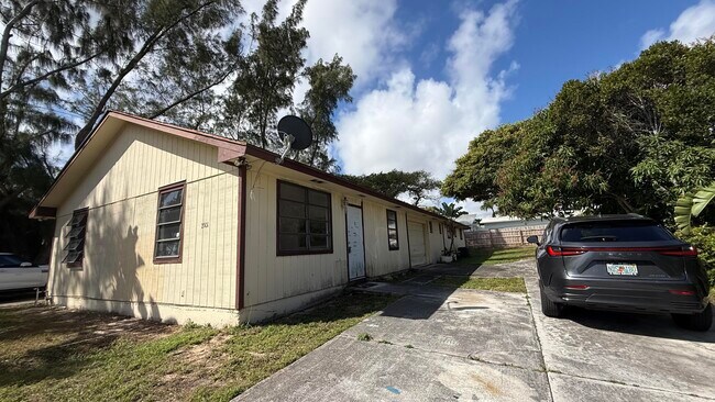 Building Photo - 2501 Oceanview Ave