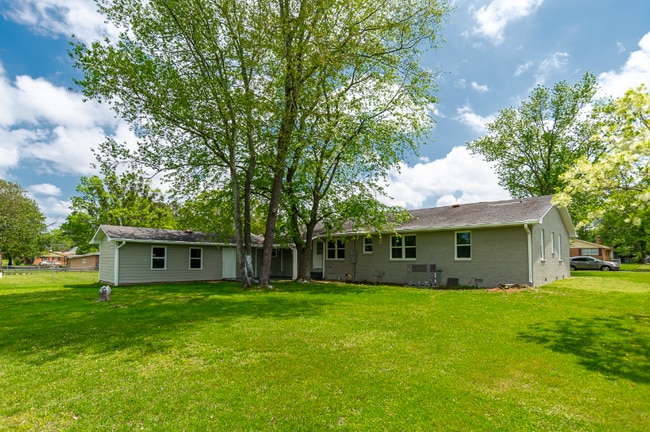 Photo - 1304 Aston St