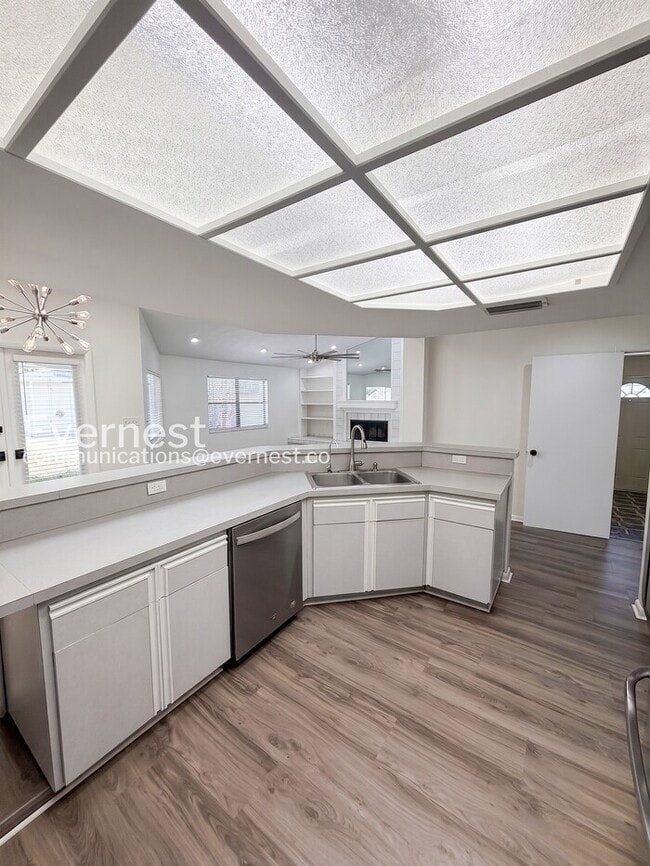 Photo - 4 Bed/2.5 Bath Home with Detached Garage / Available Now!
