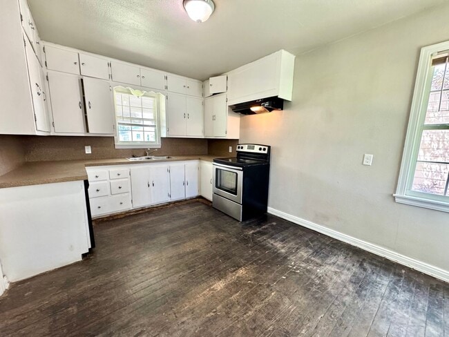 Photo - Eye-catching Home in Heart of Lubbock!- self showing