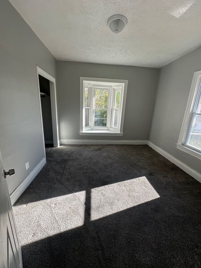 Photo - 104-104.5-1045 Bernard St Unit 104.5 Bernard-Apt 3