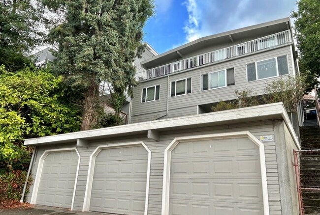 Building Photo - 2567-2569 13th W Unit 2567.5