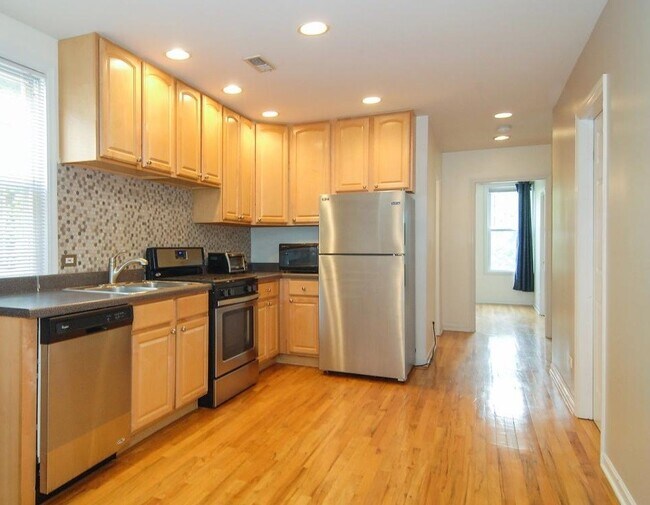 Photo - 1433 W Oakdale Ave Unit 2