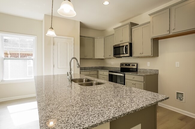 Photo - 446 Bainbridge Dr