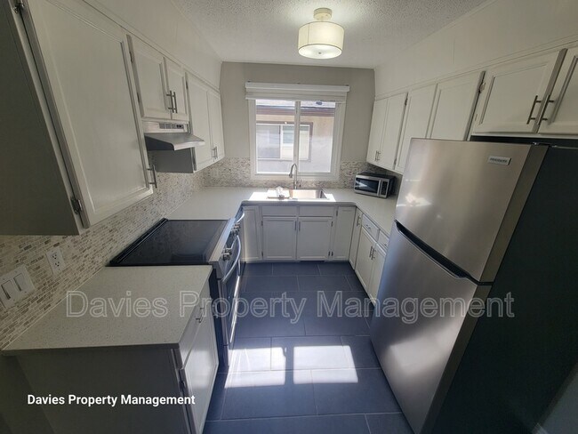 Photo - 12012-12088 88 St