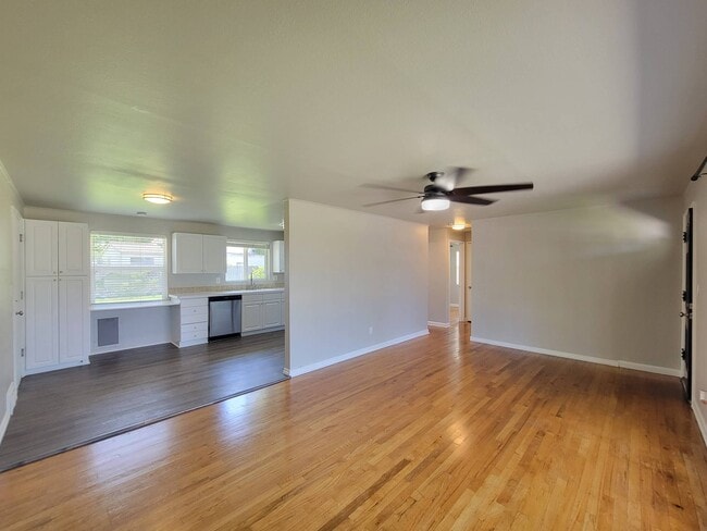 Photo - 425 W 12th Ave