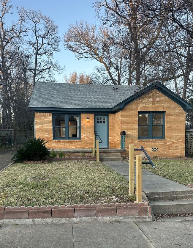 Adorable Cottage in the Azalea District! - Adorable Cottage in the Azalea District! House