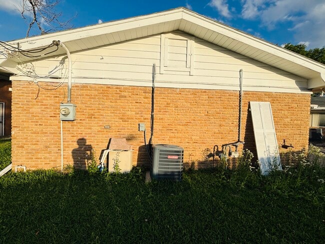 Building Photo - 4901 Timber Ln