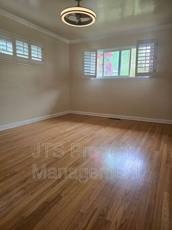Photo - 1033 Woodshire Way