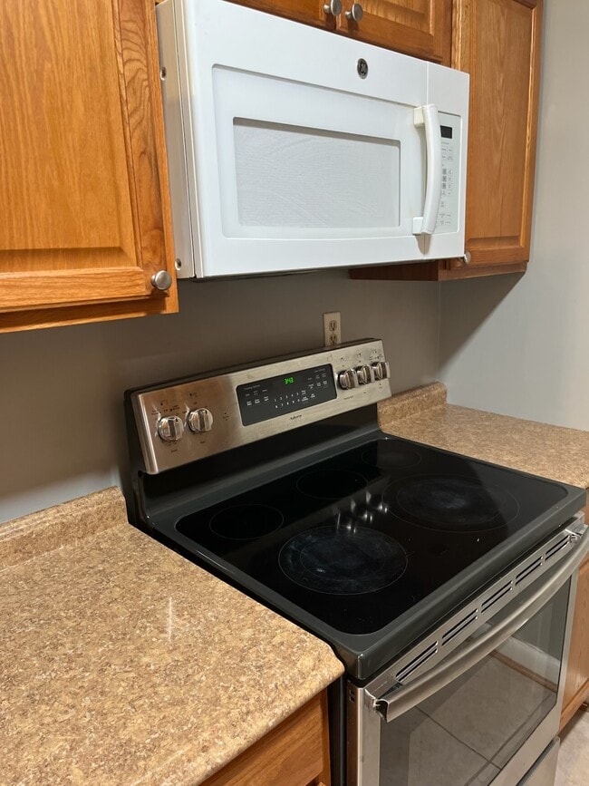 Building Photo - 3429 5th St SE Unit 32 Rental