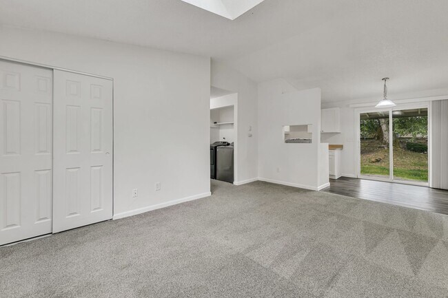 Building Photo - 5607 Unit #B