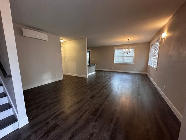 Photo - 162 Unit 243 Thorpe