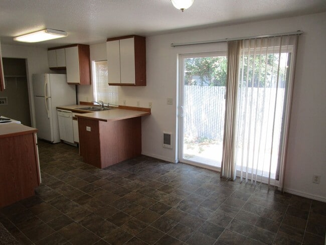 Photo - End Unit in Triplex Near Golf Course on Cu...