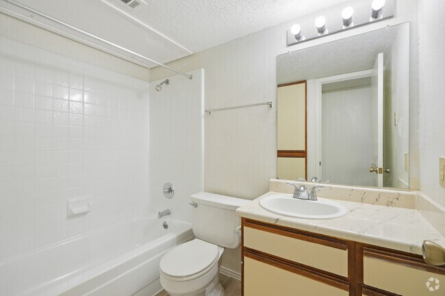 1BR, 1BA - 715SF - Bathroom