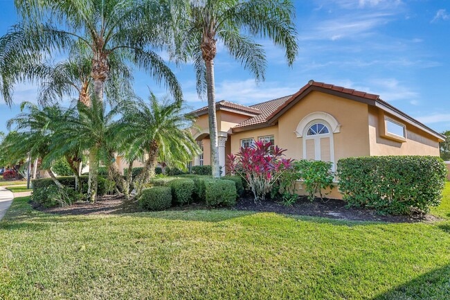Photo - 827 SW Grand Reserves Blvd