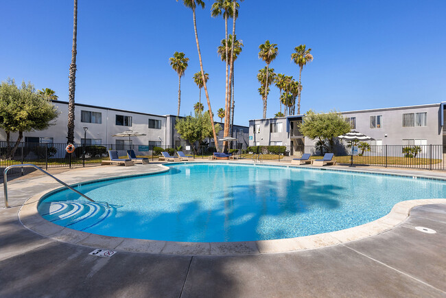 Building Photo - Palms Rental
