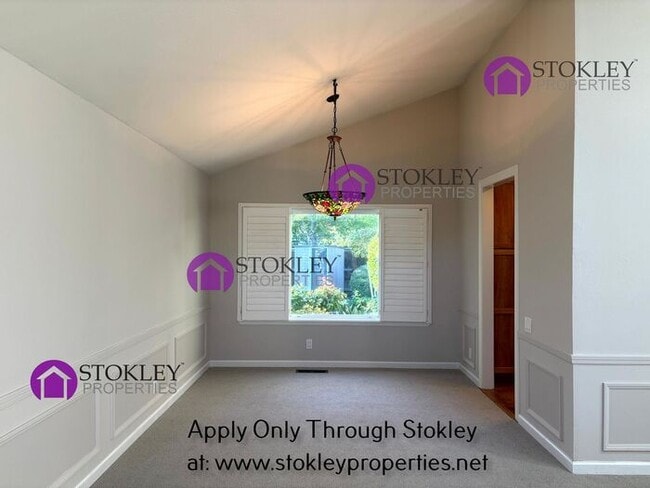 Photo - 637 Tarrytown Ct