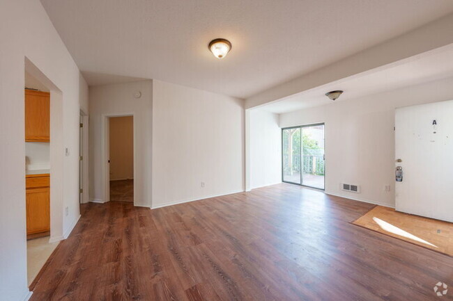 Building Photo - 404 21st Ave Unit #A Rental