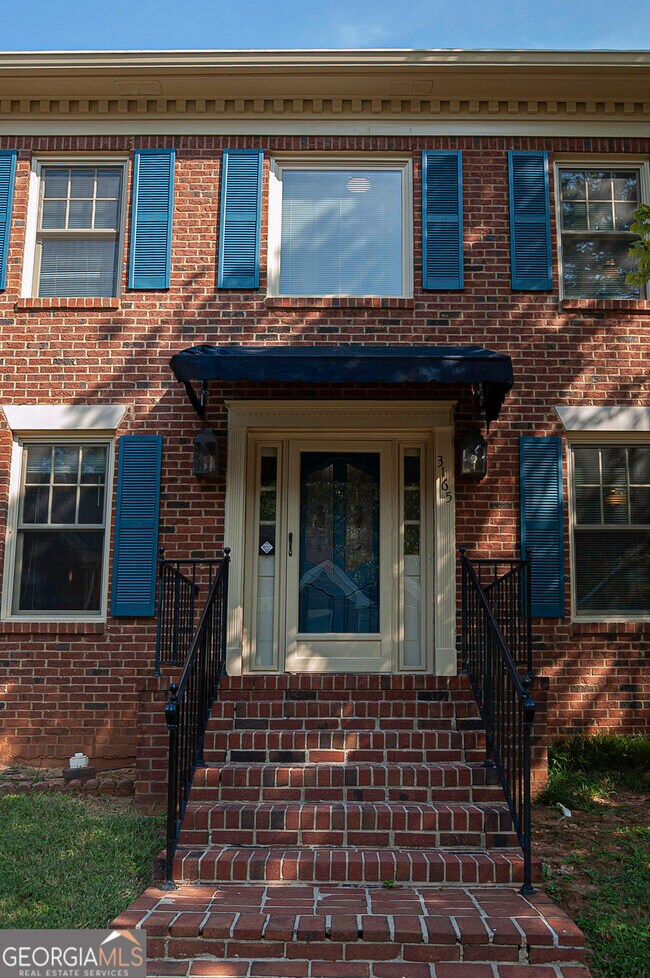 Photo - 3165 Henderson Walk