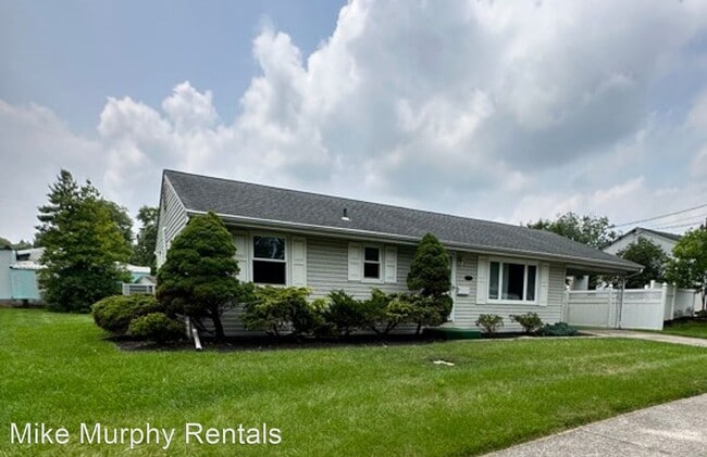 3 br, 1.5 bath House - 11 Oakwood Circle - 3 br, 1.5 bath House - 11 Oakwood Circle