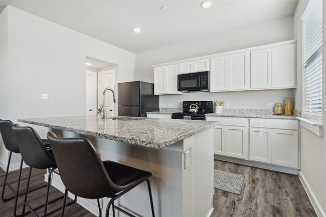 Photo - 520 Powell Dr