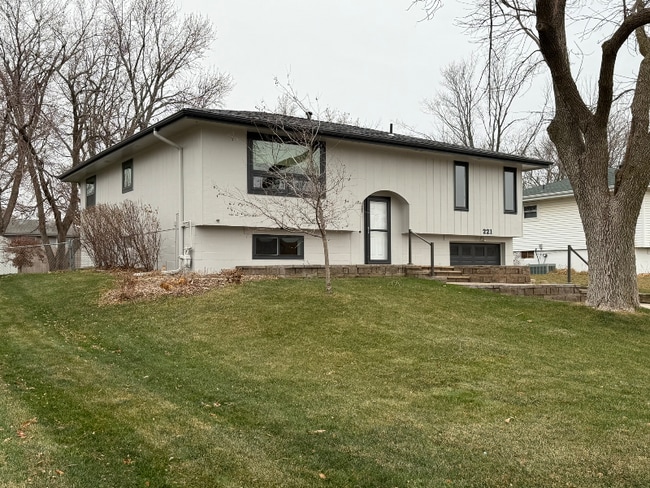 Photo - 221 E Glenmore Dr