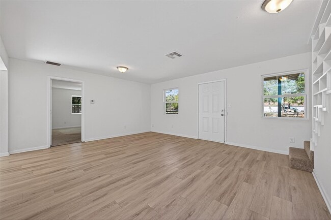 Photo - 170 Walter Dr