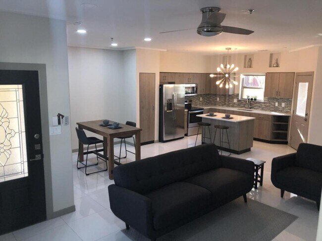 1st floor - 1121 Shavano Dr