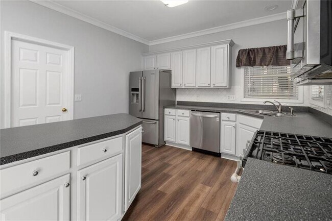 Photo - 4220 Hunters Green Way NE