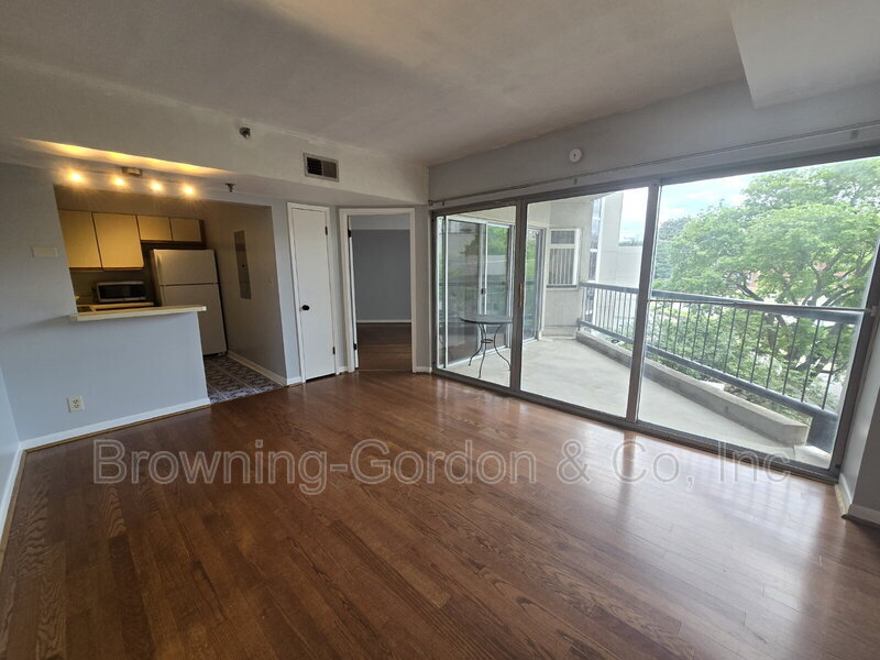 Photo - 900 19th Ave S