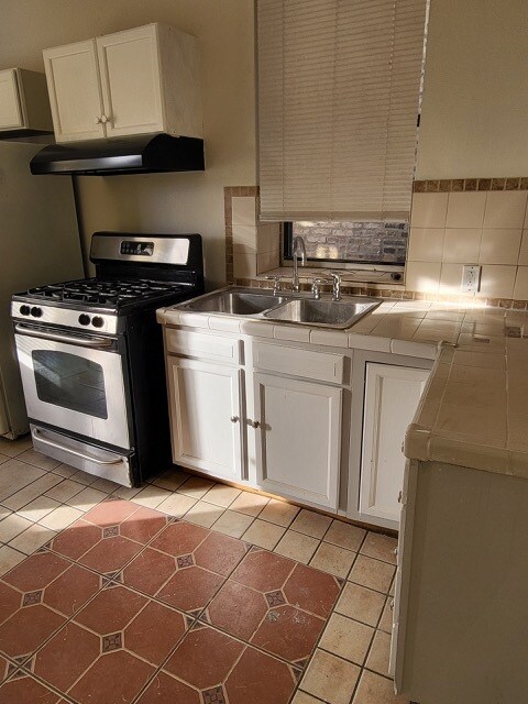 kitchen - 3436 S Giles Ave Unit 2