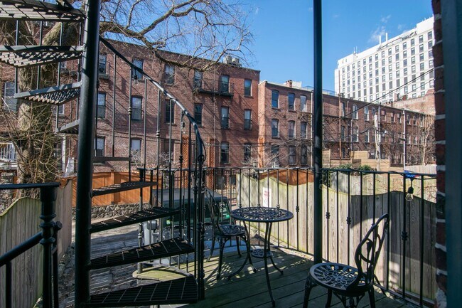 Photo - 22 Worthington St