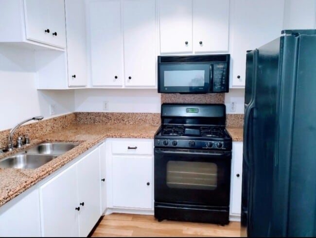 Photo - 160 S Hudson Ave Unidad 106 Rental