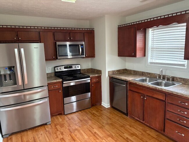 Photo - 122 Stonefield Cir