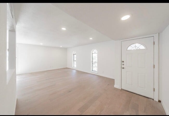 Photo - 3506 S Elm Dr