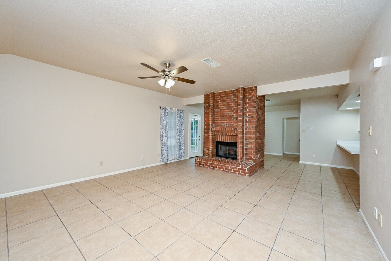 Photo - 72 Laughing Brook Ct