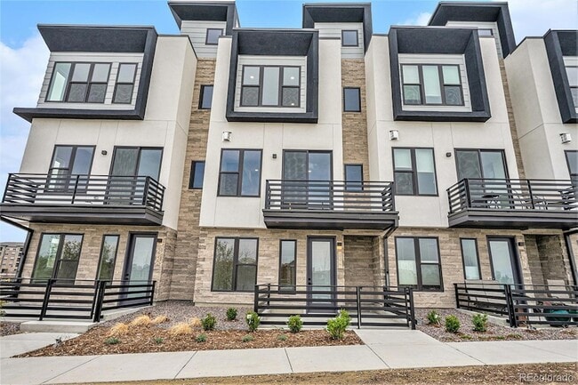 Photo - 2327 Lakeshore Ln