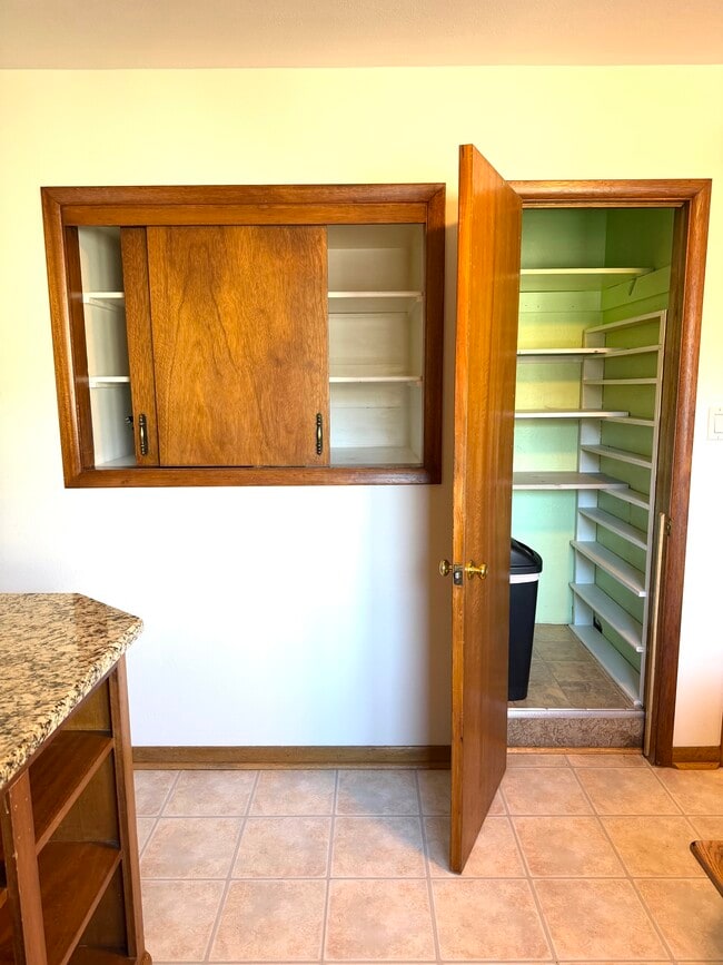 Photo - 645 N 30th St