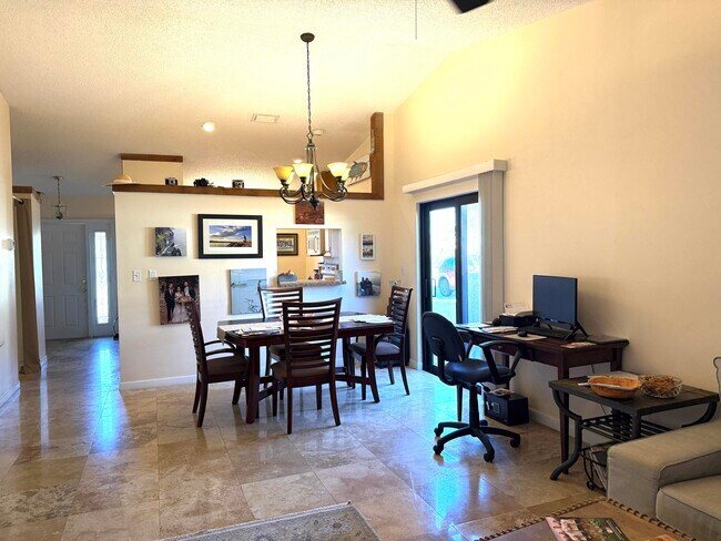 Photo - 450 NE 42nd St