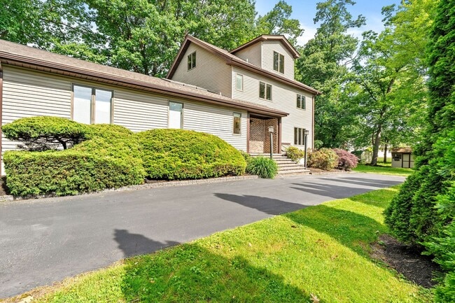 90 Hoover Ave