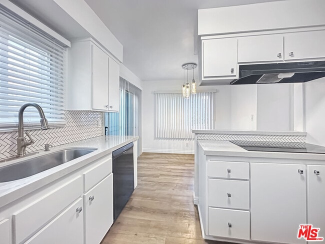 Building Photo - 817 E Nutwood St Unit 7 Rental
