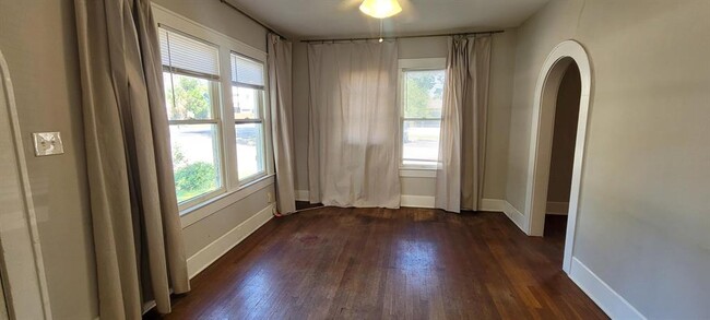 Photo - 4405 Red River St