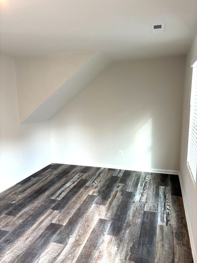 Photo - FIRST MONTH FREE - Bright 3BR 2.5BA Home w/ Full Appliance Kitchen • Garage Parking in Mooresville