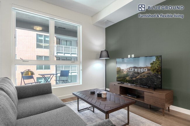Building Photo - 401 N Orange St Rental