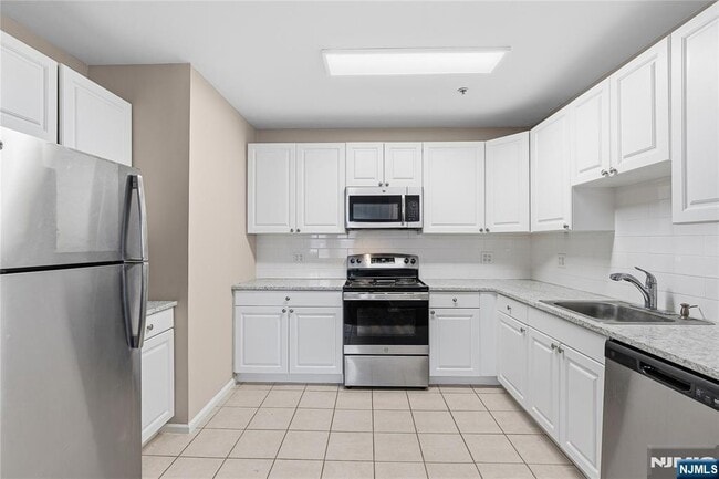 Photo - 905 River Rd