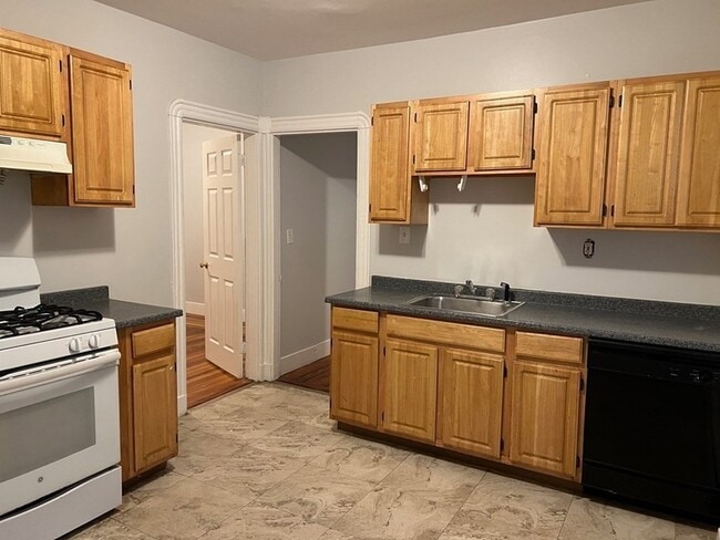 Building Photo - 3 Carson St Unit 1