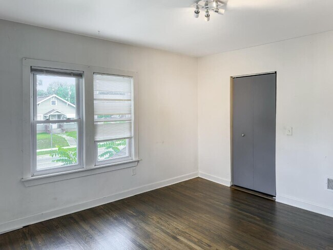 207 N Prospect Rd