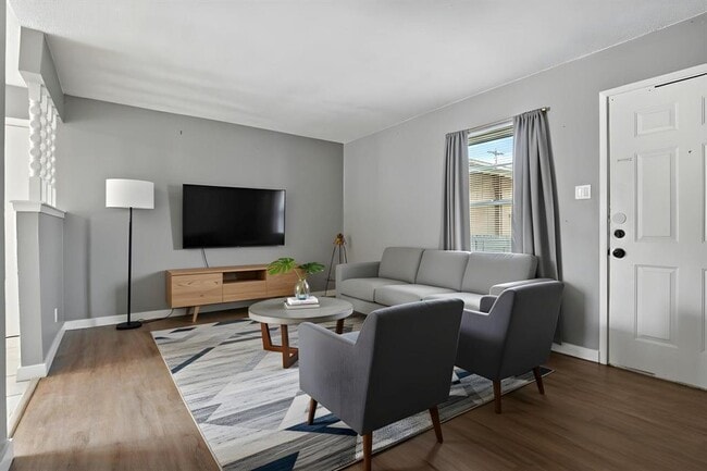 Photo - 2405 Parker Cir